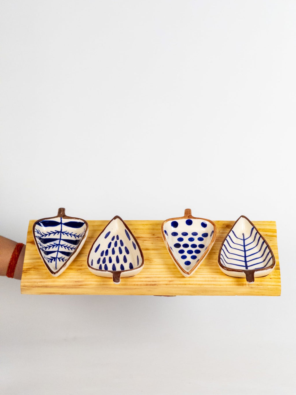 Serving Set of 4 Plates & Wooden Tray